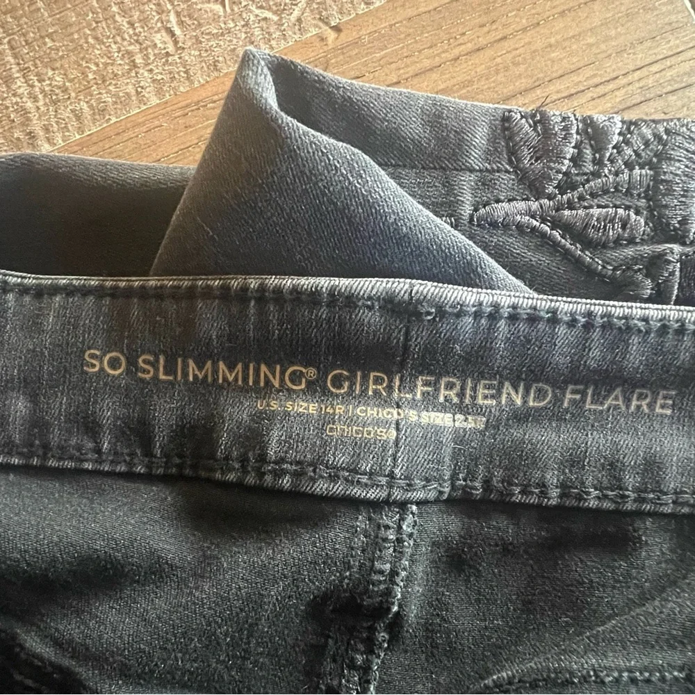 Chicos so slimming size 2.5 or 14

Girlfriend flair, embroidered jeans - Picture 4 of 5